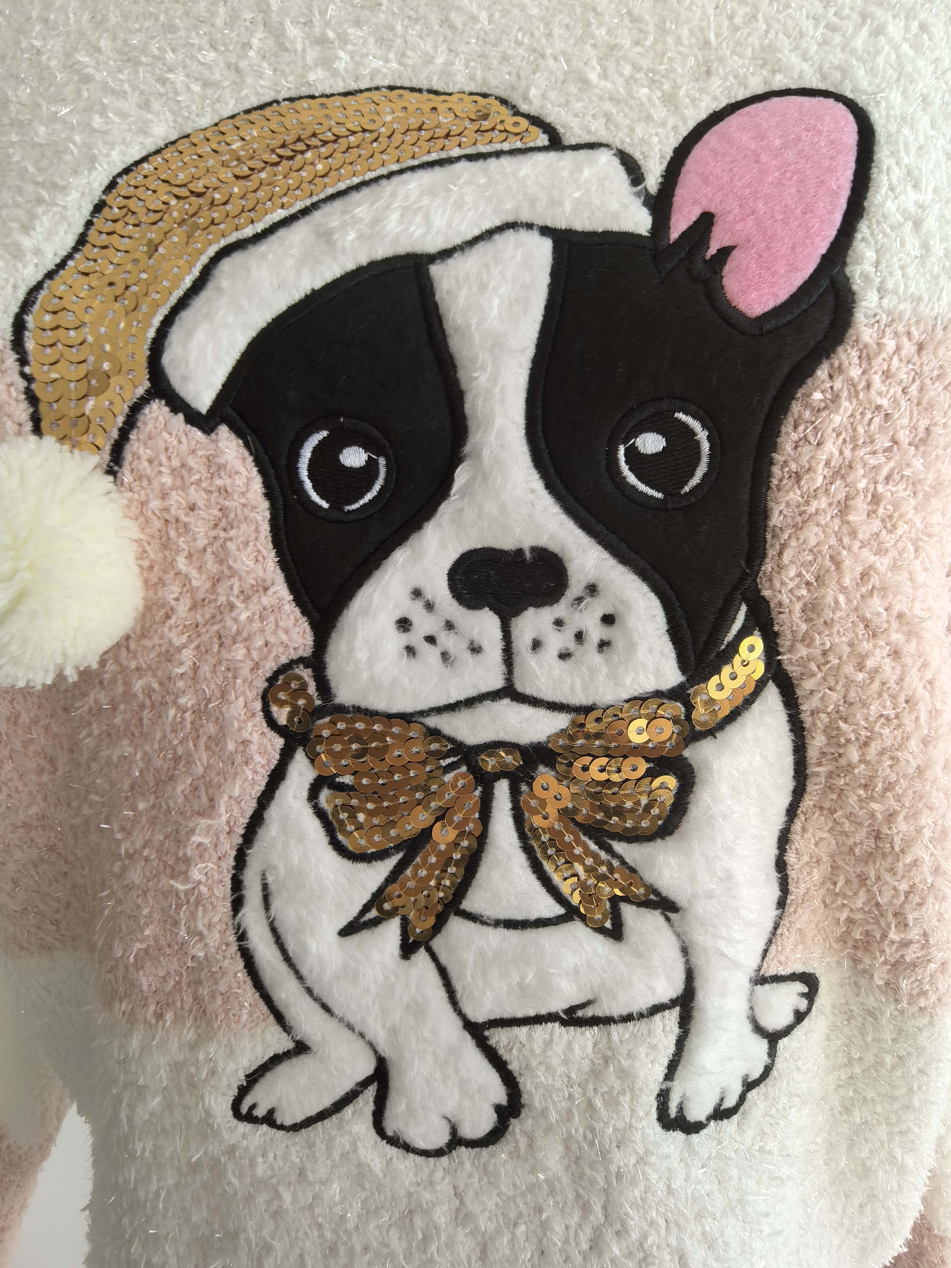 puppy pattern with circular sequins on the round neck sweater